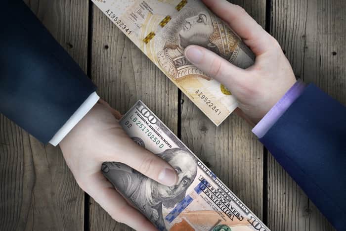 Wymiana waluty - w kantorze internetowym - dolar - PLN z rąk do rąk